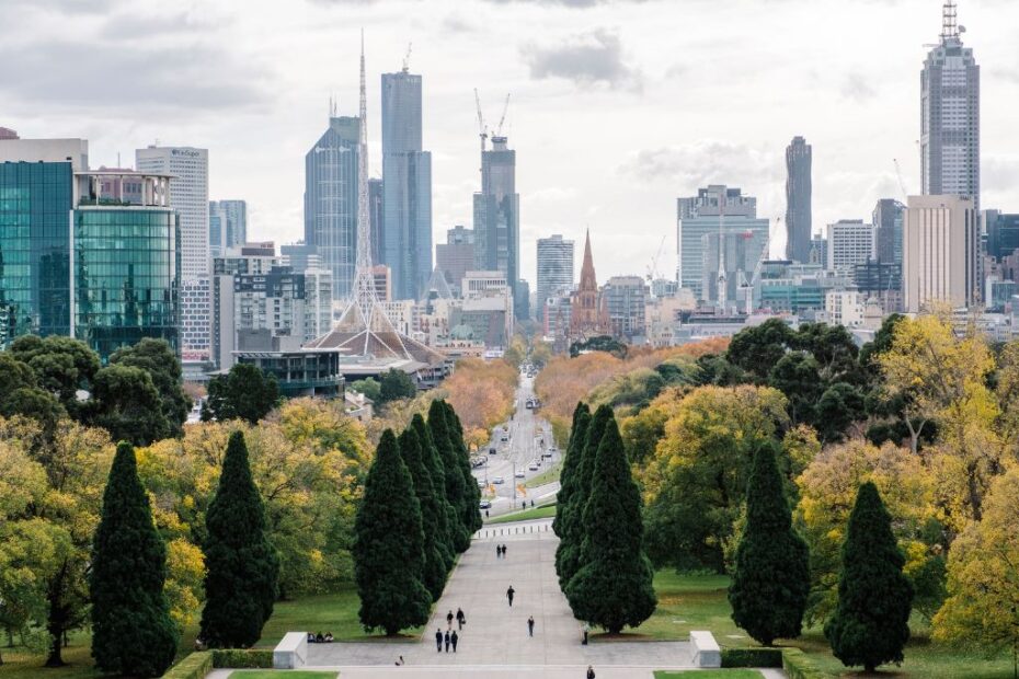 Imagem de parque em Melbourne para ilustrar conteúdo sobre intercâmbio na cidade australiana.