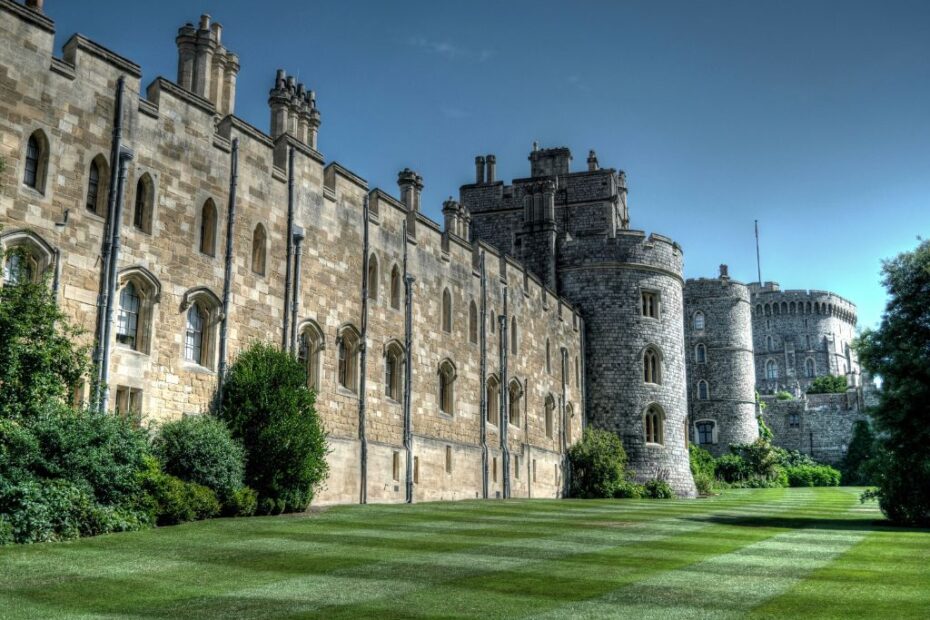 Imagem de castelo de Windsor, par ailustrar conteúdo sobre os castelos medievais na Inglaterra.
